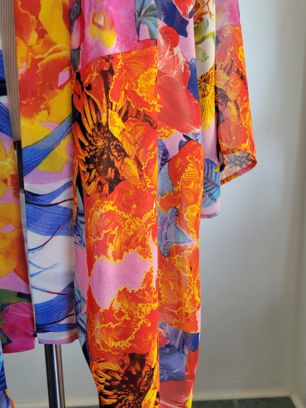 Vibrant Floral Art-to-Wear Sheer Kimono Jacket | S/M - Picture 10 of 16